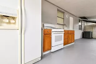 528 E Lakewood Rd, West Palm Beach, FL 33405 - Photo 8
