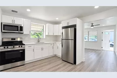 528 E Lakewood Road #B, West Palm Beach, FL 33405 - Photo 6