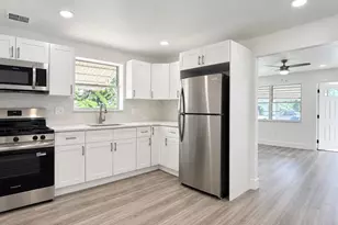 528 E Lakewood Rd, West Palm Beach, FL 33405 - Photo 6