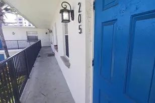 1015 NE 17th Ave, Fort Lauderdale, FL 33304 - Photo 2