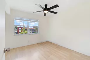 299 SW 7th St, Boca Raton, FL 33432 - Photo 8