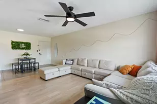 299 SW 7th St, Boca Raton, FL 33432 - Photo 4