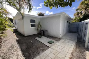 138 Ethelyn Dr, West Palm Beach, FL 33415 - Photo 2