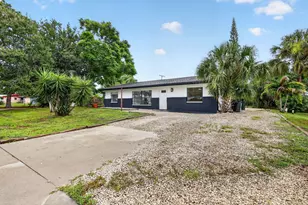 820 SE 13th St, Stuart, FL 34994 - Photo 2