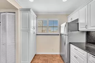 14 Colonial Club Dr, Boynton Beach, FL 33435 - Photo 8