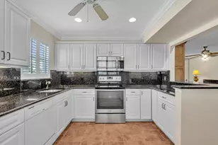 14 Colonial Club Dr, Boynton Beach, FL 33435 - Photo 6