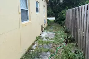 2609 NE 4th St, Boynton Beach, FL 33435 - Photo 4