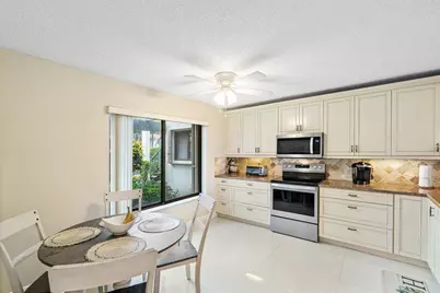 5771 Fairway Park Court #103, Boynton Beach, FL 33437 - Photo 4