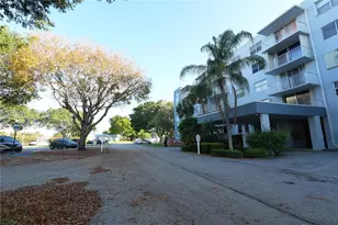 500 Executive Center Dr, West Palm Beach, FL 33401 - Photo 2