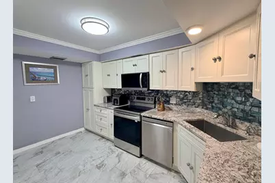 2425 Presidential Way #304, West Palm Beach, FL 33401 - Photo 2