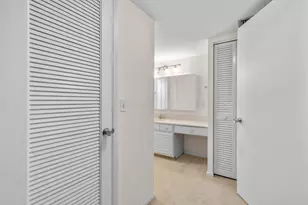 2425 Presidential Way, West Palm Beach, FL 33401 - Photo 8