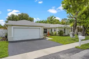 4021 SW 72nd Terrace, Davie, FL 33314 - Photo 2
