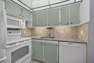 456 Southampton C, West Palm Beach, FL 33417 - Photo 8