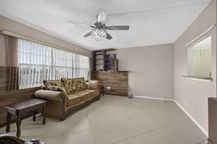 456 Southampton C, West Palm Beach, FL 33417 - Photo 2