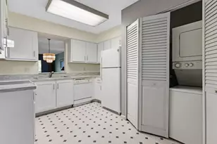 2209 S Cypress Bend Dr, Pompano Beach, FL 33069 - Photo 12