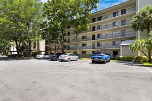 2209 S Cypress Bend Dr, Pompano Beach, FL 33069 - Photo 2