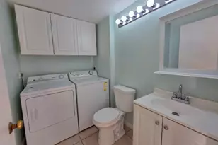 832 Blue Ridge Cir, West Palm Beach, FL 33409 - Photo 4