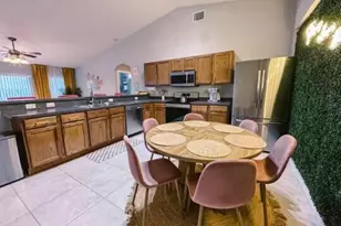 302 NE Greenbrier Ave, Port Saint Lucie, FL 34983 - Photo 10