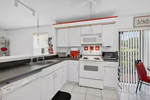 10247 N Circle Lake Dr, Boynton Beach, FL 33437 - Photo 18