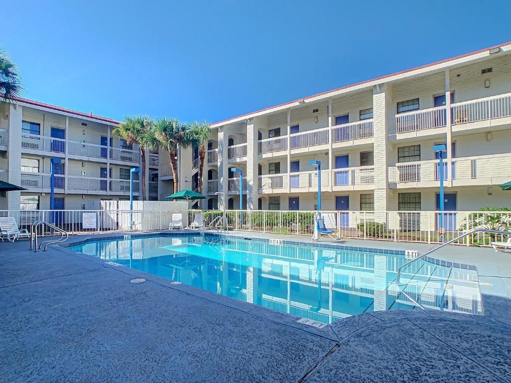 812 Dunn Ave main architectural view