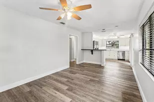 2101 N Palm Cir, North Palm Beach, FL 33408 - Photo 4