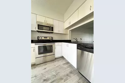 16637 Hemingway Drive #16637, Weston, FL 33326 - Photo 2