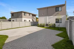 1181 NW 66th St, Miami, FL 33150 - Photo 4