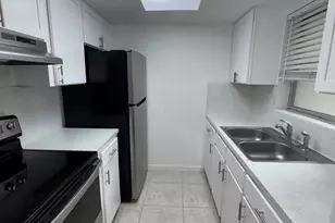 221 SE 3rd Ave, Boynton Beach, FL 33435 - Photo 4