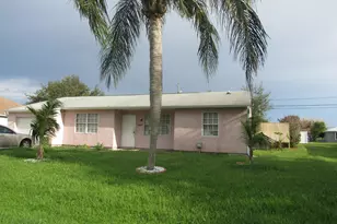 2557 SE Robin Cir, Port Saint Lucie, FL 34952 - Photo 1
