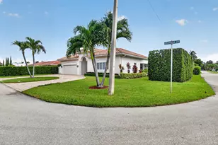 899 Granada Dr, Boca Raton, FL 33432 - Photo 2