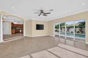 899 Granada Dr, Boca Raton, FL 33432 - Photo 8