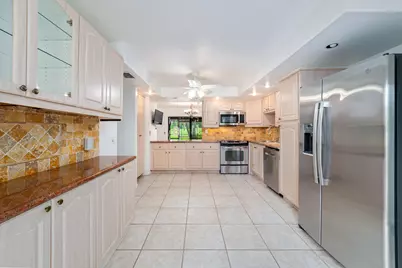 219 Wildwood Circle, Deerfield Beach, FL 33442 - Photo 6