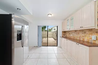 219 Wildwood Circle, Deerfield Beach, FL 33442 - Photo 8
