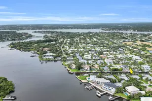 16 Country Club Cir, Tequesta, FL 33469 - Photo 4