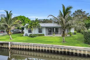 16 Country Club Cir, Tequesta, FL 33469 - Photo 2
