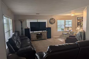 32 Manor Dr, Fort Pierce, FL 34982 - Photo 4
