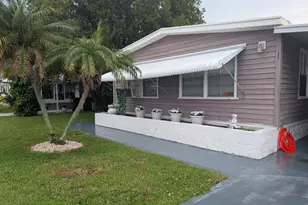 32 Manor Dr, Fort Pierce, FL 34982 - Photo 2
