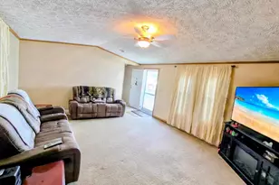 1040 12th St, Okeechobee, FL 34974 - Photo 10