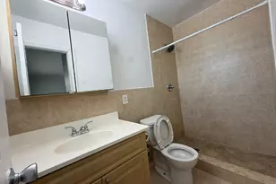 915 NE 8th St, Hallandale Beach, FL 33009 - Photo 12