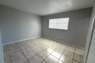 915 NE 8th St, Hallandale Beach, FL 33009 - Photo 10