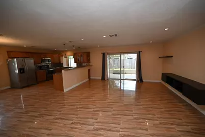 8208 NW 75th Avenue, Tamarac, FL 33321 - Photo 2