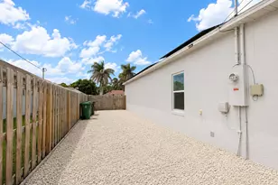 1013 SW Eureka Ave, Port Saint Lucie, FL 34953 - Photo 36