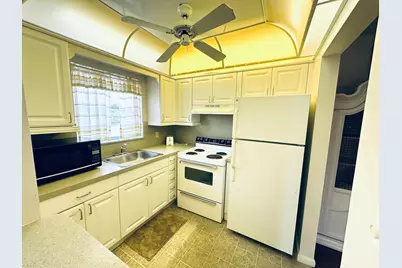 8 Grantham D, Deerfield Beach, FL 33442 - Photo 10