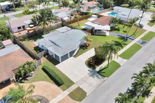 921 SE 15th Ct, Deerfield Beach, FL 33441 - Photo 2