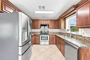 381 NE Surfside Ave, Port Saint Lucie, FL 34983 - Photo 22