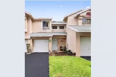 2269 Discovery Circle W, Deerfield Beach, FL 33442 - Photo 2