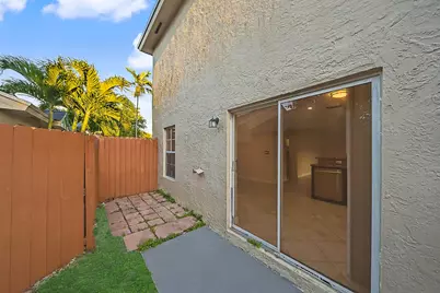 5789 Woodland Point Drive, Tamarac, FL 33319 - Photo 20