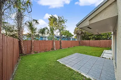 5789 Woodland Point Drive, Tamarac, FL 33319 - Photo 16