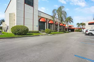 211 S Hollybrook Dr, Pembroke Pines, FL 33025 - Photo 1