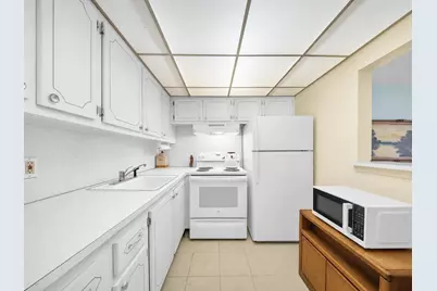 43 Berkshire B, West Palm Beach, FL 33417 - Photo 12